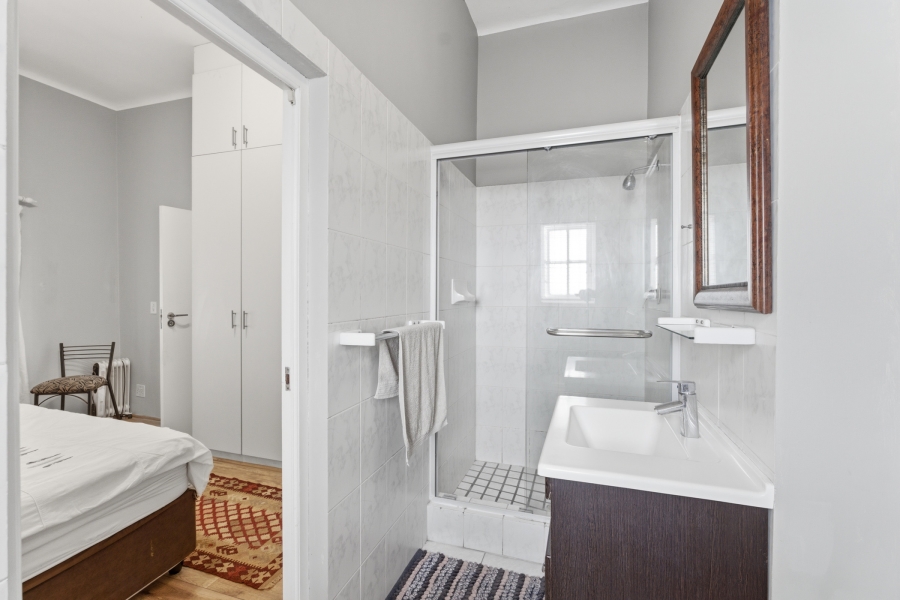 2 Bedroom Property for Sale in Sea Point Western Cape